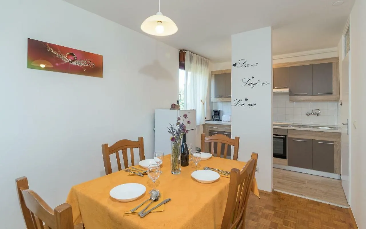 Apartment Maestral Pula