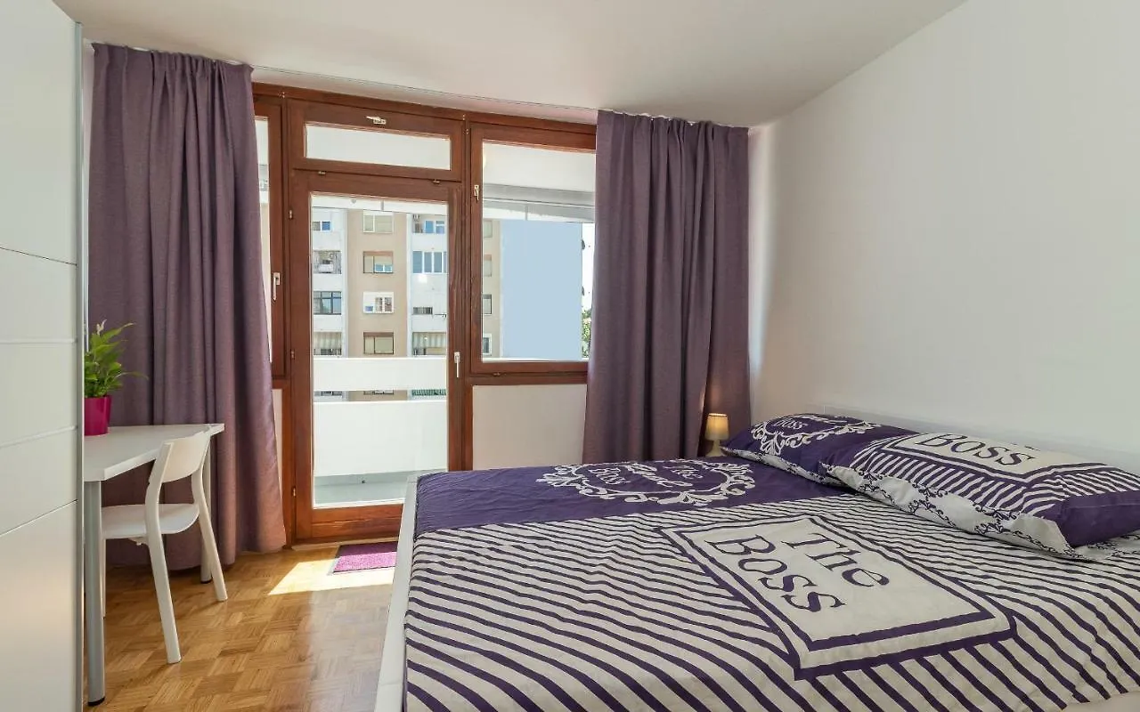 Apartment Maestral Pula 0*,